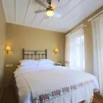 Podemos Hotel *