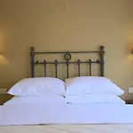 Podemos Hotel *