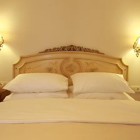 Otel Podemos Ayvalı